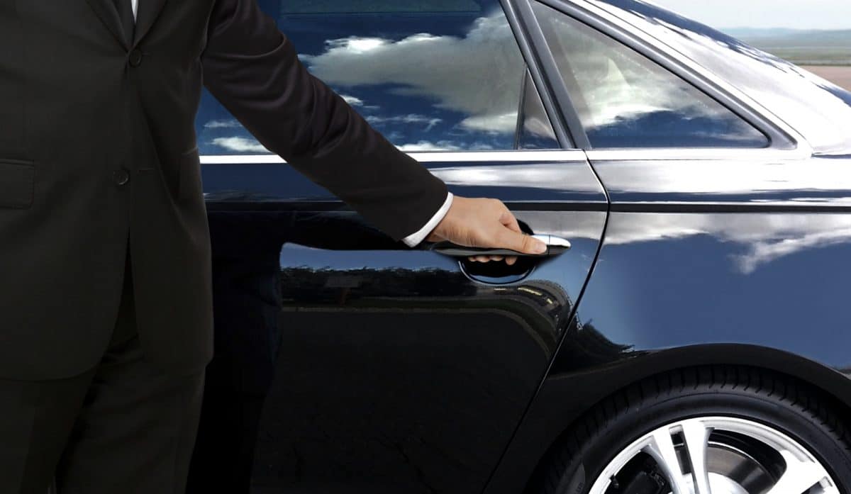 Hiring a Professional Car Service vs Ride Sharing